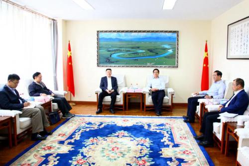 中华保险集团党委书记、董事长徐斌一行在察右中旗 开展脱贫攻坚结对帮扶